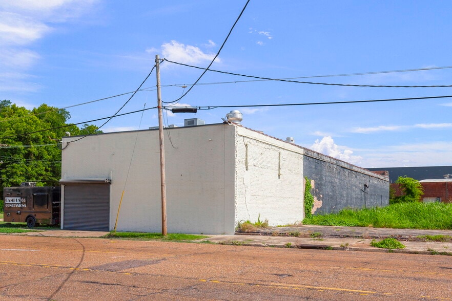 More Photos Of 110 E South St, Jackson Bar For Sale