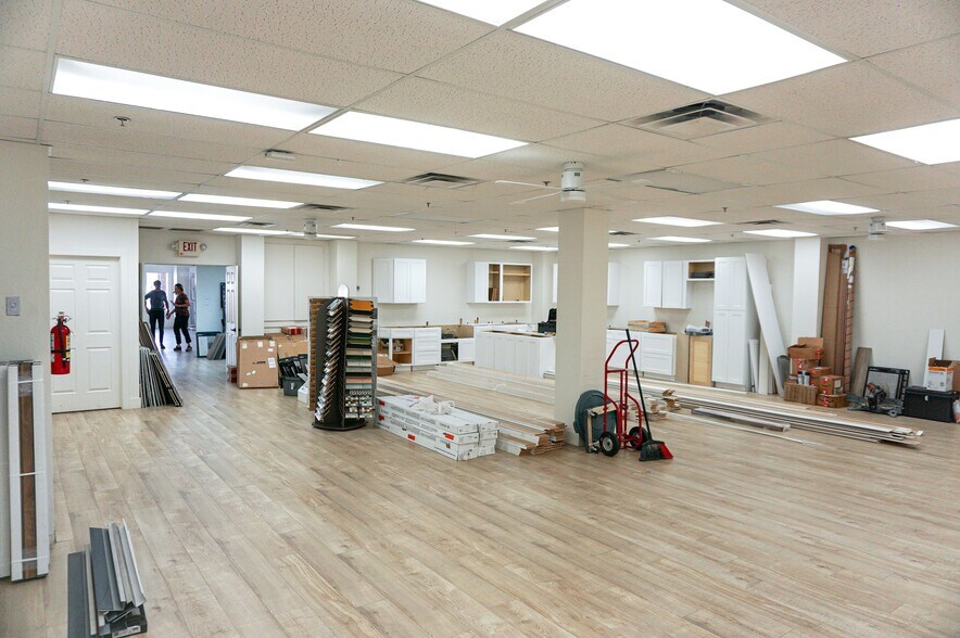 More Photos Of 1455 E University Dr, Mesa Showroom For Sale