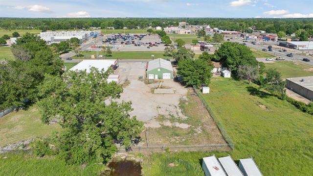 More Photos Of 104 N Lombard Ln, Skiatook Flex For Sale