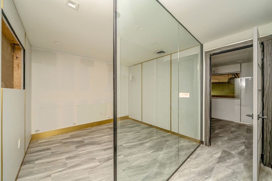 More Photos Of 111 Madison Ave, Hempstead Warehouse For Sale