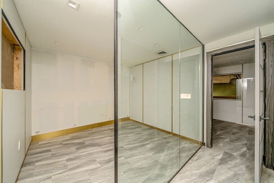 More Photos Of 111 Madison Ave, Hempstead Warehouse For Lease