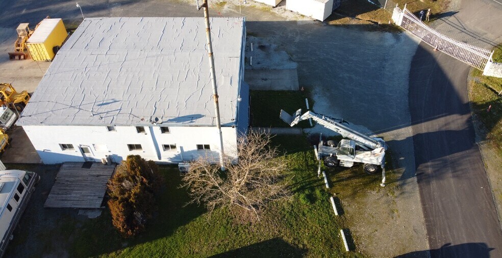 More Photos Of 2660 NW Vine St, Grants Pass Manufacturing For Sale