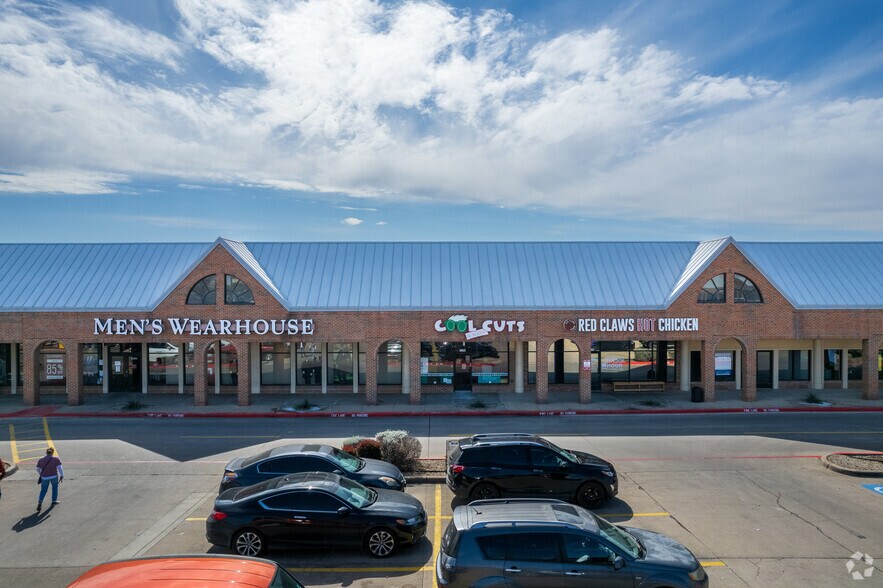 More Photos Of 5200-5288 S Hulen St, Fort Worth General Retail For Lease