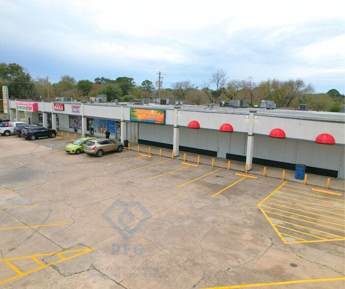 More Photos Of 9007 North Fwy, Houston Storefront For Sale