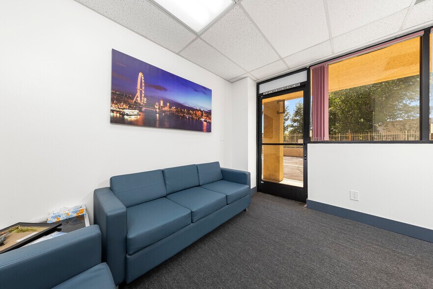 More Photos Of 301 Palmdale Blvd, Palmdale Office For Sale