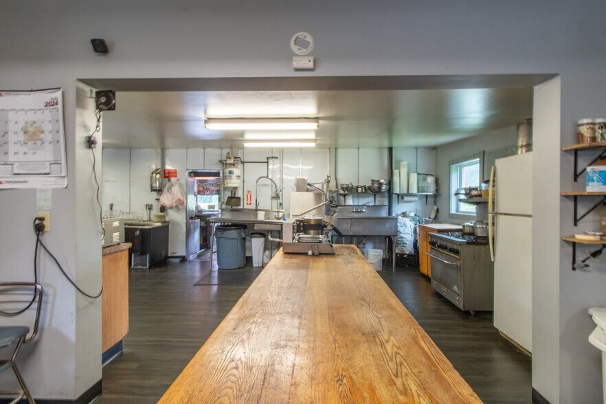 More Photos Of 585 US Route 5, Coventry Specialty For Sale