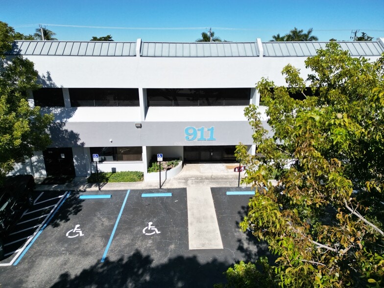 More Photos Of 911 E Atlantic Blvd, Pompano Beach Office Residential For Lease