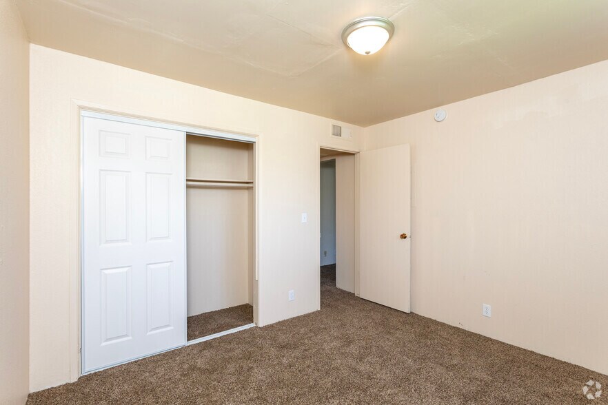 More Photos Of 1905 E Pontiac Way, Fresno Apartments For Sale