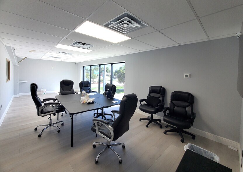 More Photos Of 1522 Ridgewood Ave, Holly Hill Showroom For Sale