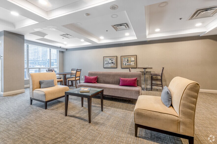 More Photos Of 925 Bay St, Toronto Apartments For Lease