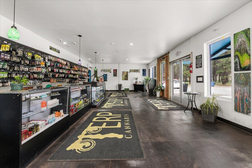 More Photos Of 6063B Hwy 291, Nine Mile Falls Freestanding For Sale