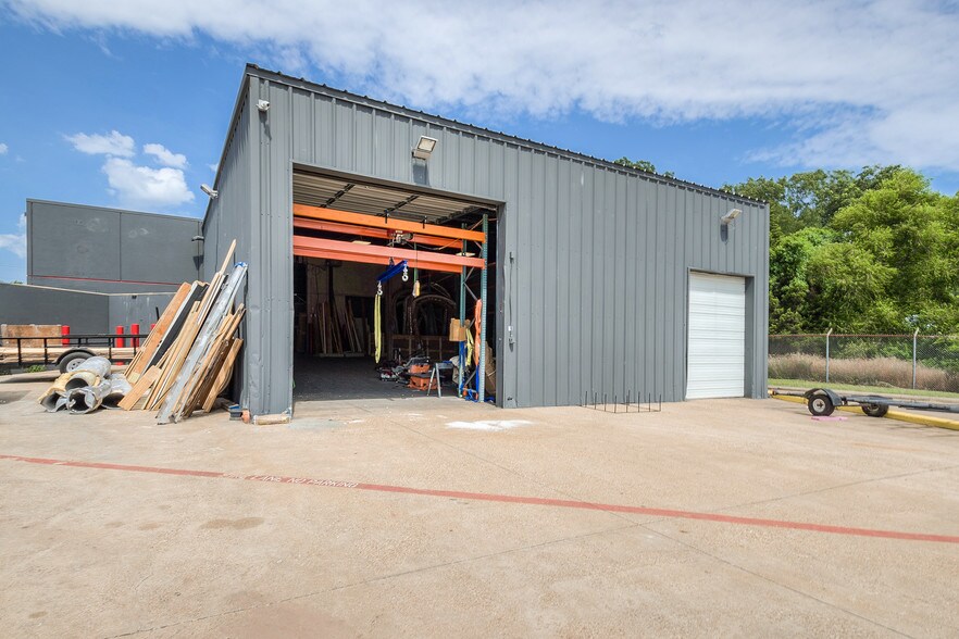 More Photos Of 4510 Duncanville Rd, Dallas Distribution For Sale