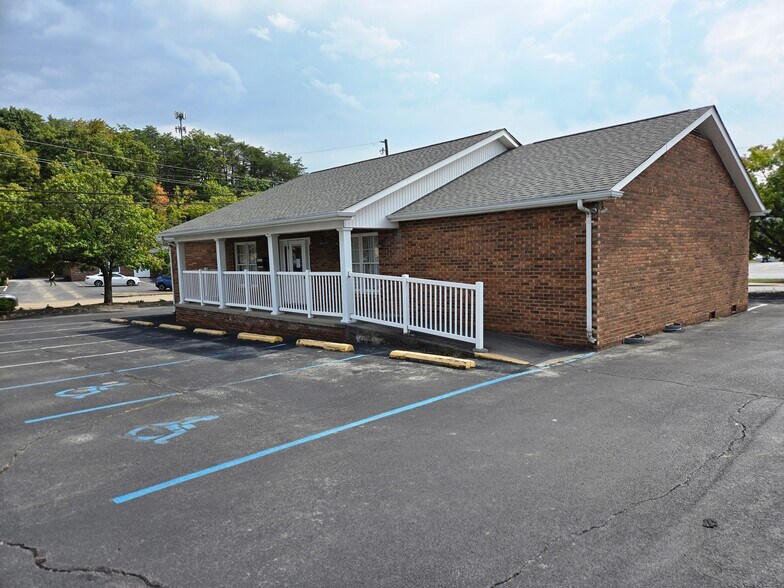 More Photos Of 1901 Brookside Dr, Kingsport Medical For Lease