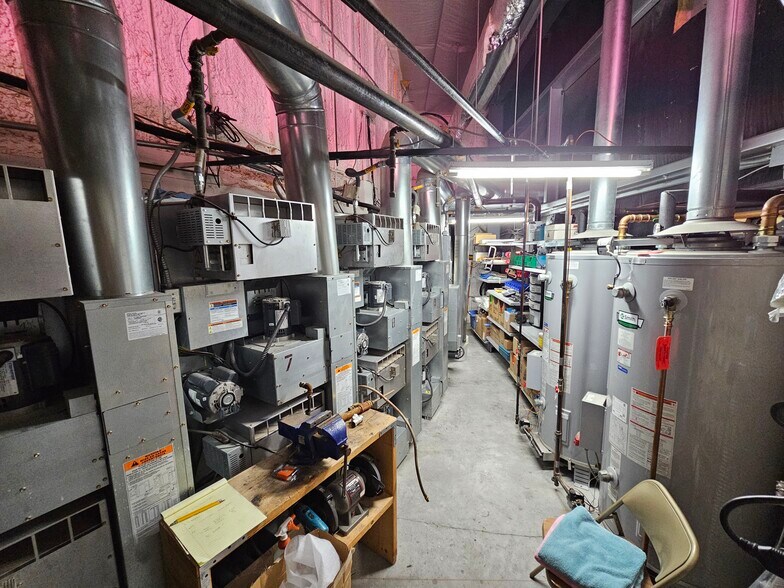 More Photos Of 1120 Westport Dr, Manhattan Specialty For Sale