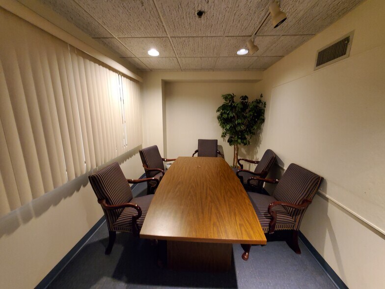 More Photos Of 4 S Main St, Ipswich Storefront Retail Office For Lease