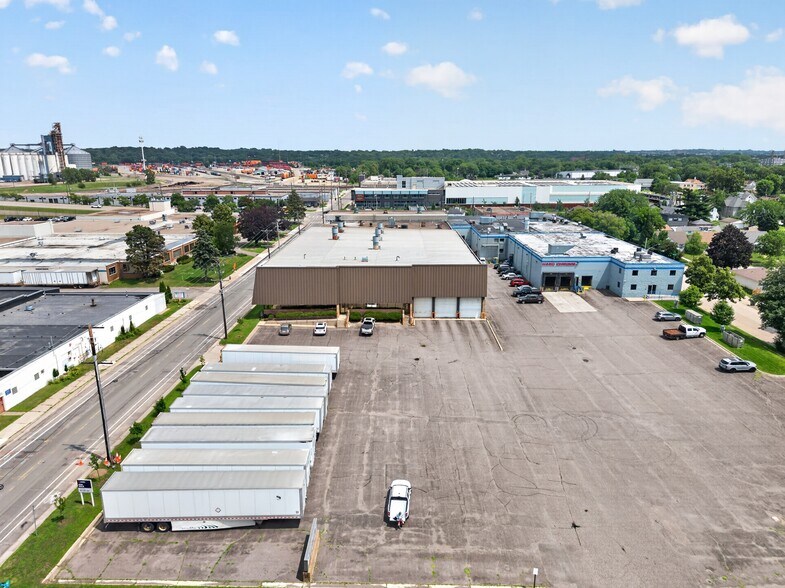 More Photos Of 2639 2nd St NE, Saint Anthony Manufacturing For Sale