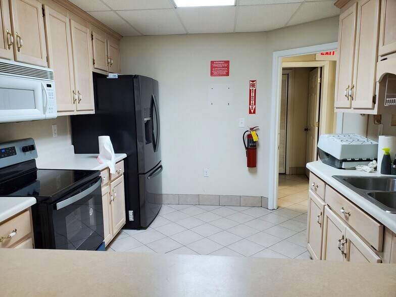 More Photos Of 462 Scott Rd, Canton Religious Facility For Sale