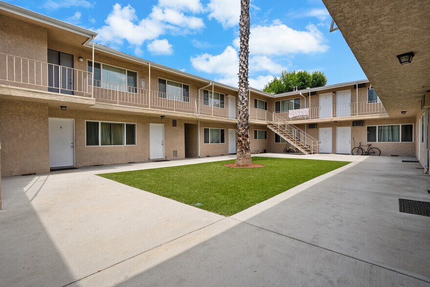More Photos Of 19237 Bryant St, Northridge Apartments For Sale