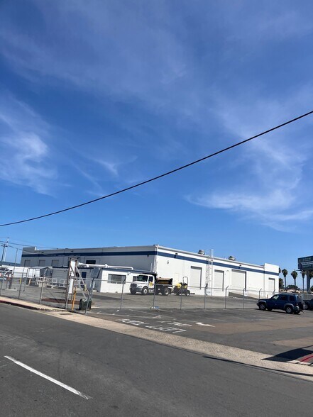 More Photos Of 3612 Kurtz St, San Diego Warehouse For Lease