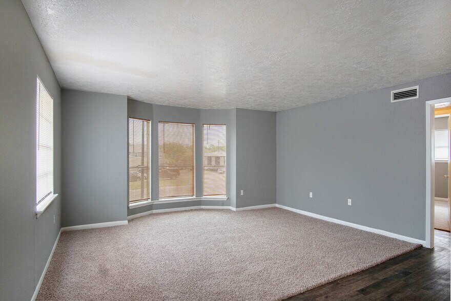More Photos Of 3300 S College Ave, Bryan Apartments For Sale