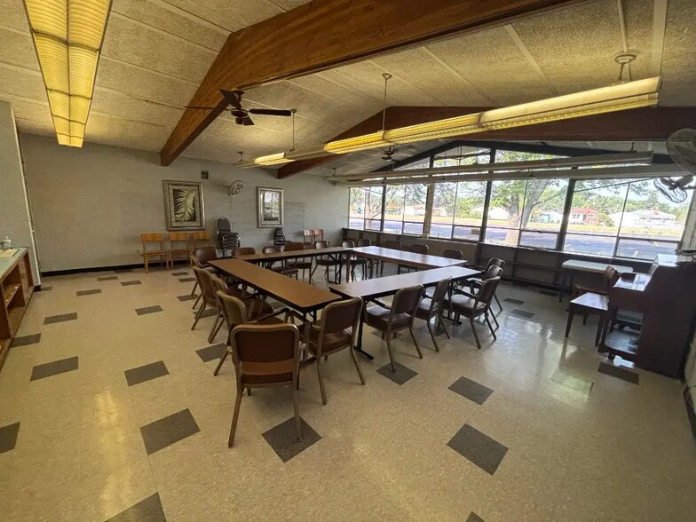 More Photos Of 18606 Stephens Rd, Eastpointe Religious Facility For Lease