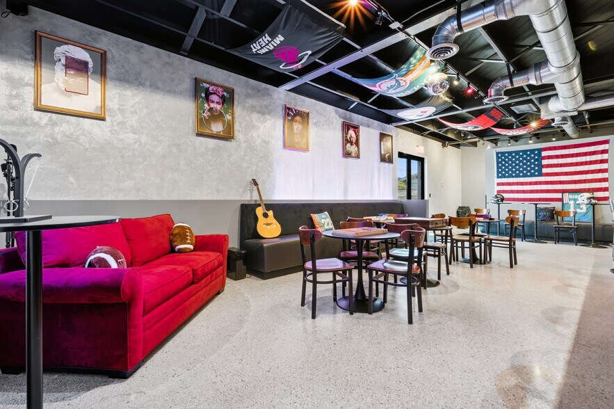 More Photos Of 527 N Dixie Hwy, Lake Worth Bar For Sale