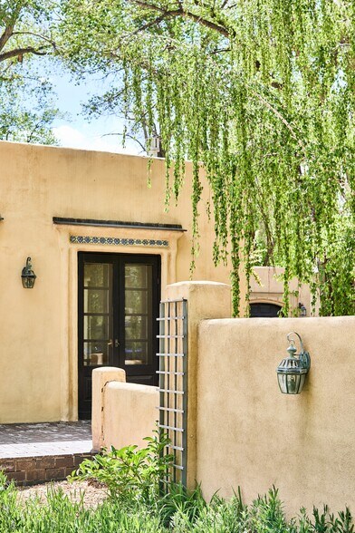 More Photos Of 405 Cordoba Ln, Taos Hotel For Sale