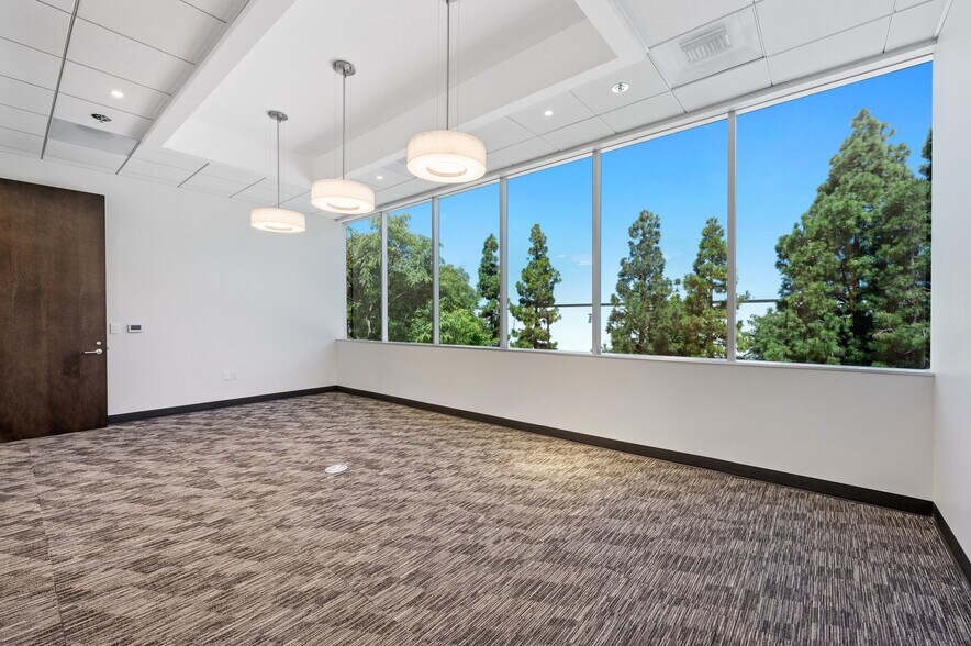 More Photos Of 5810 Van Allen Way, Carlsbad Flex For Sale