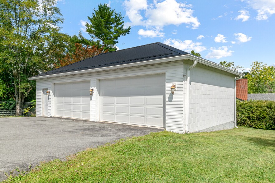 More Photos Of 639 Tower St, Tazewell Specialty For Sale