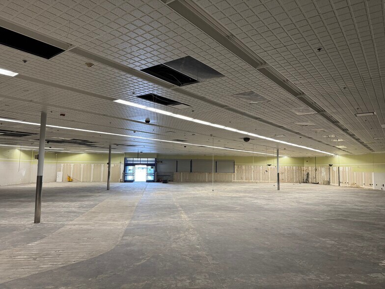 More Photos Of 7859 Firestone Blvd, Downey Drugstore For Lease