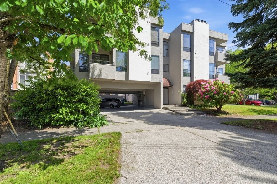 More Photos Of 1700 64th St NW, Seattle Apartments For Sale