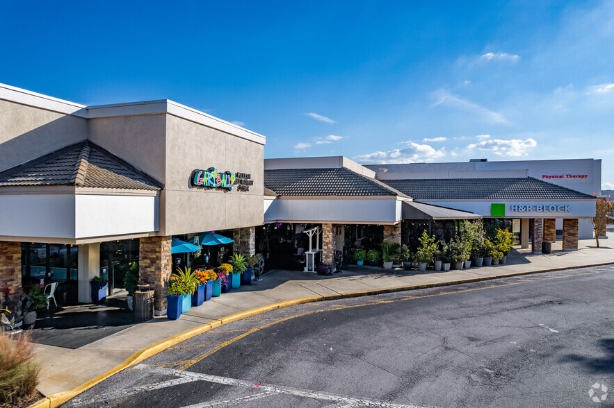 More Photos Of 2350-2370 E Semoran Blvd, Apopka Freestanding For Lease