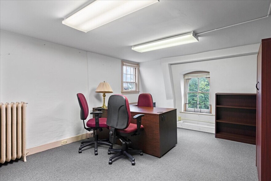 More Photos Of 152 N Main St, Doylestown Medical For Lease