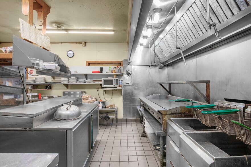 More Photos Of 14351 NE 78th St, Foley Restaurant For Sale