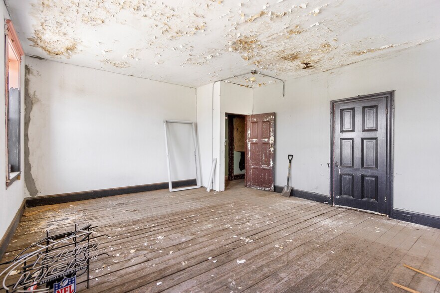 More Photos Of 2111 Germantown Ave, Philadelphia Bar For Sale