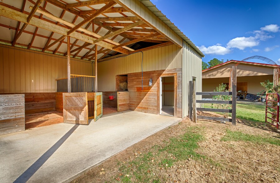 More Photos Of 16259 FM 149, Montgomery Light Manufacturing For Sale