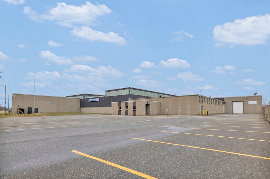 Primary Photo Of 4790 North Service Rd E, Windsor Distribution For Lease