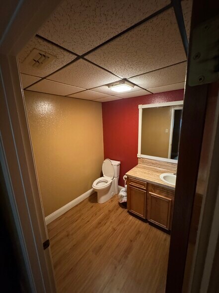 More Photos Of 2038 Saratoga Blvd, Corpus Christi Warehouse For Lease