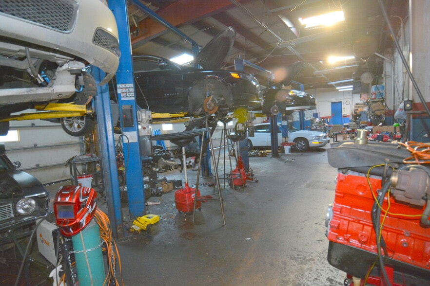 More Photos Of 2212 Wilmington Pike, Dayton Auto Repair For Sale