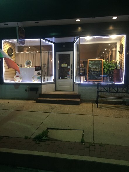 More Photos Of 31 S State St, Newtown Storefront Retail Residential For Lease