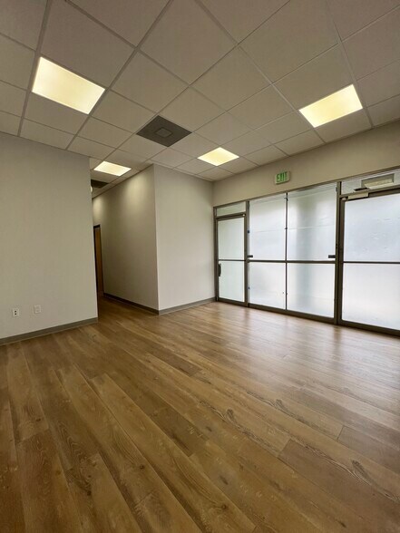 More Photos Of 9016 Fullbright Ave, Chatsworth Warehouse For Lease