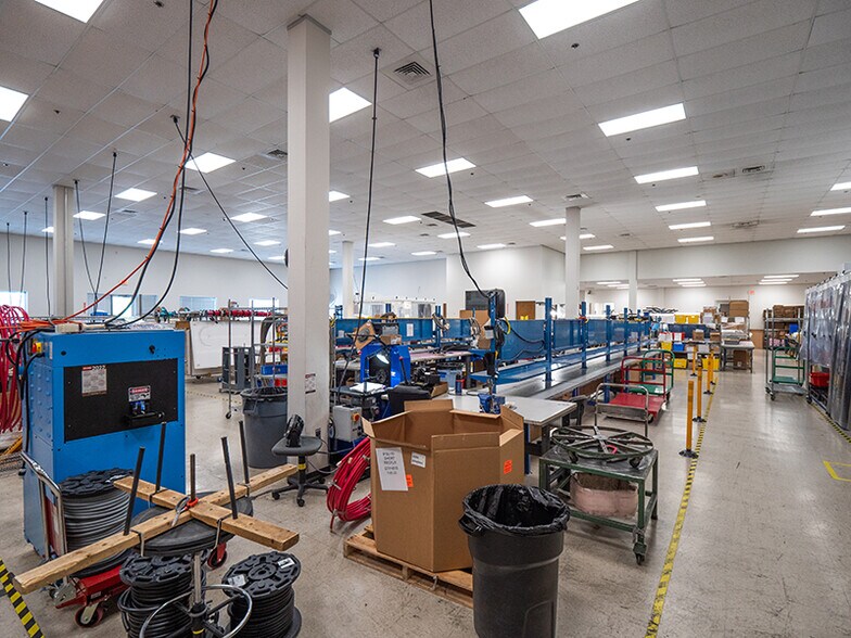 More Photos Of 8200 Cross Park Dr, Austin Light Distribution For Lease