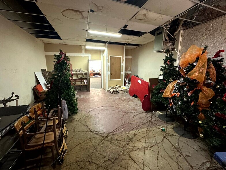 More Photos Of 114 W Main St, Canton Office For Sale