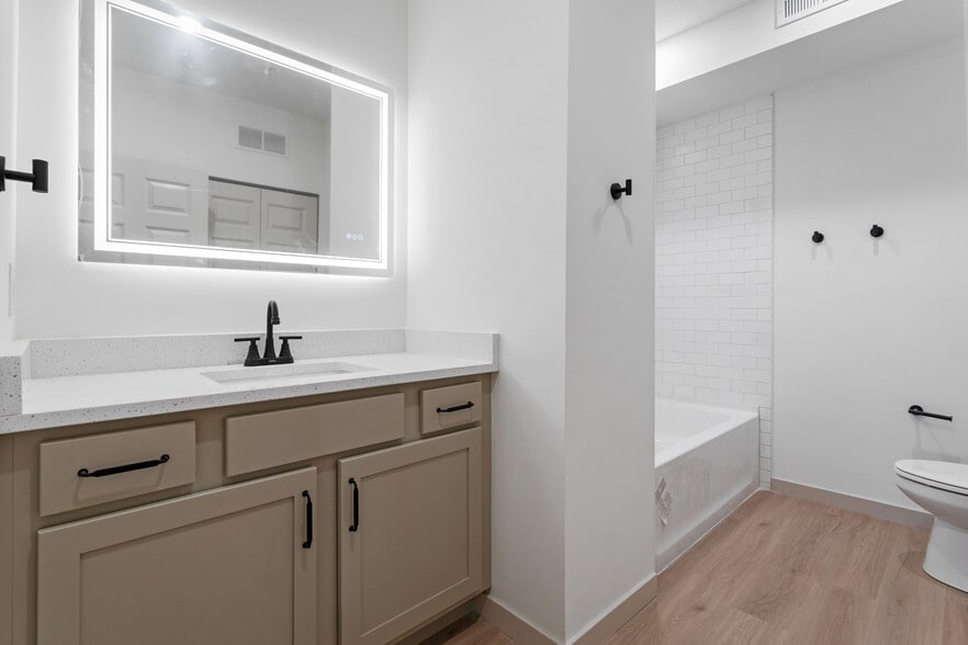 More Photos Of 814 6th St SE, Minneapolis Apartments For Sale