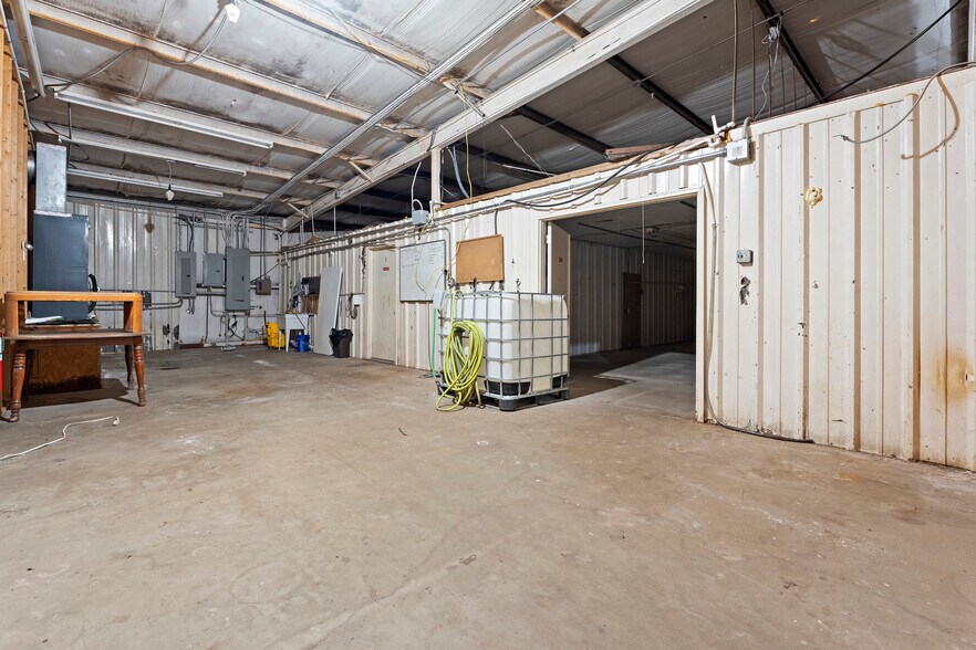 More Photos Of 57530 E Highway 59, Fairland Manufacturing For Sale