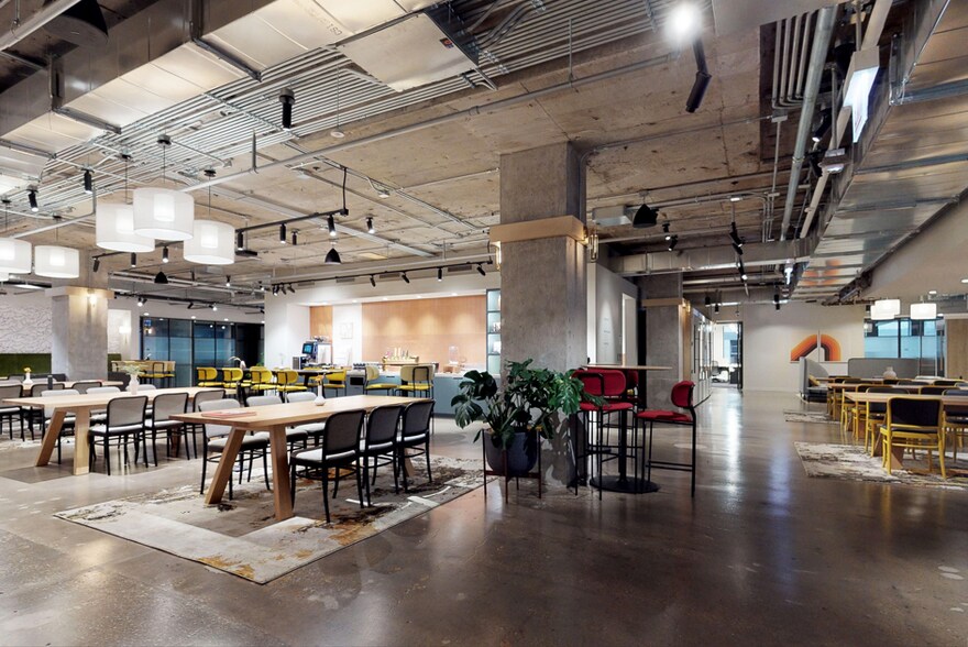 More Photos Of 311 W Monroe St, Chicago Coworking Space