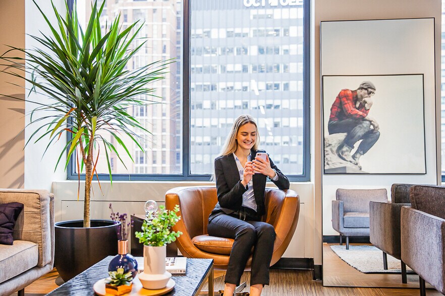 More Photos Of 77 Bloor St W, Toronto Office For Sale