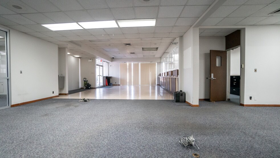 More Photos Of 7007 Calumet Ave, Hammond General Retail For Sale