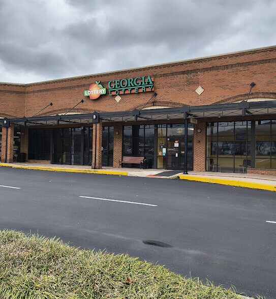 More Photos Of 1001 Market St, Dalton Unknown For Lease