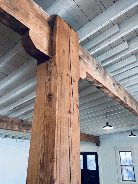 More Photos Of N2048 Spring St, Stockholm General Retail For Lease